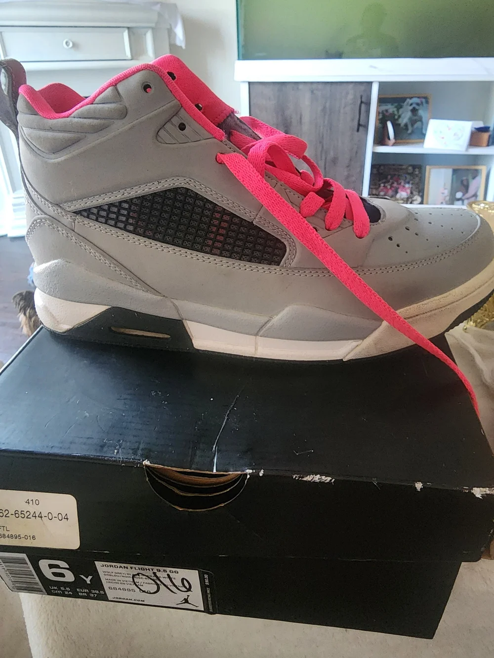 Jordan Flight Box Label in Wolf Grey and Black